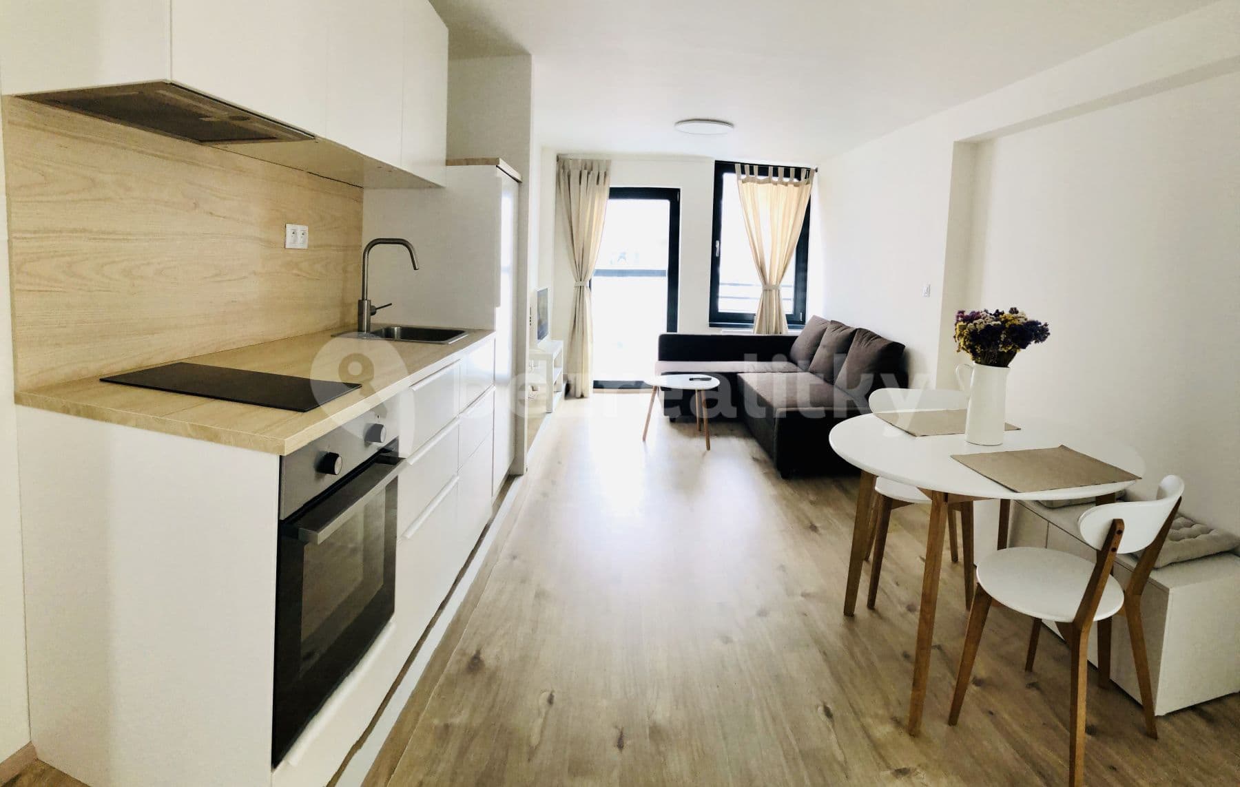 1 bedroom with open-plan kitchen flat to rent, 41 m², Rostislavova, Prague, Prague 1 bedroom with open-plan kitchen flat to rent, 41 m², Rostislavova, Prague, Prague