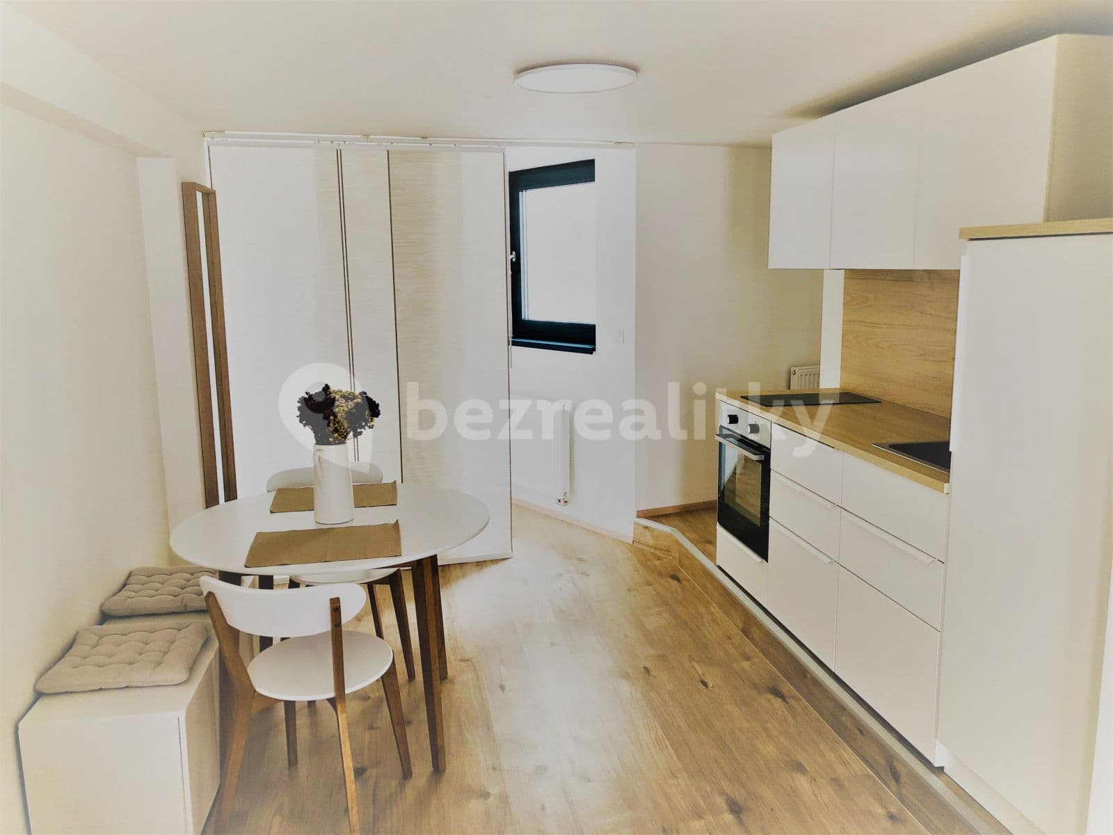 1 bedroom with open-plan kitchen flat to rent, 41 m², Rostislavova, Prague, Prague 1 bedroom with open-plan kitchen flat to rent, 41 m², Rostislavova, Prague, Prague
