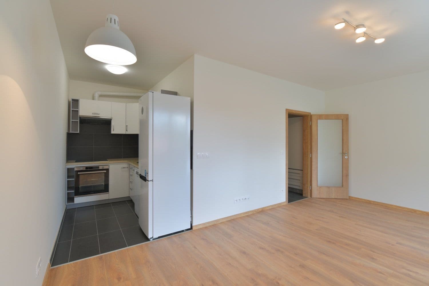 Studio flat to rent, 38 m², U plynárny, Prague, Prague Studio flat to rent, 38 m², U plynárny, Prague, Prague