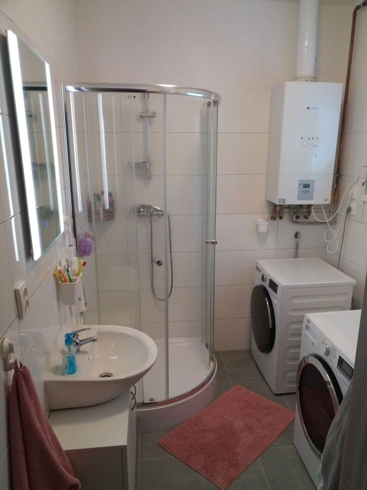 2 bedroom with open-plan kitchen flat to rent, 63 m², Gymnazijní, Jindřichův Hradec, Jihočeský Region 2 bedroom with open-plan kitchen flat to rent, 63 m², Gymnazijní, Jindřichův Hradec, Jihočeský Region