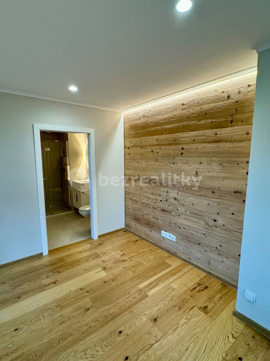 3 bedroom with open-plan kitchen flat to rent, 97 m², Smetanova, Jablonec nad Nisou, Liberecký Region 3 bedroom with open-plan kitchen flat to rent, 97 m², Smetanova, Jablonec nad Nisou, Liberecký Region