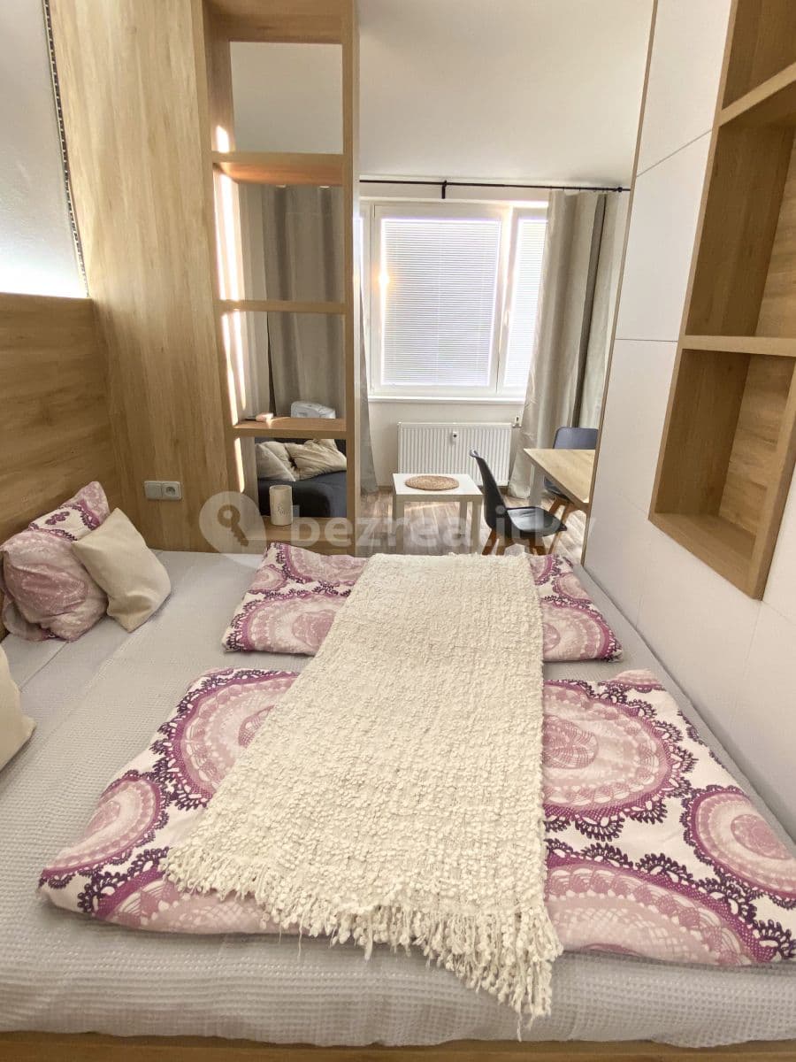 Studio flat to rent, 32 m², Topolová, Prague, Prague Studio flat to rent, 32 m², Topolová, Prague, Prague