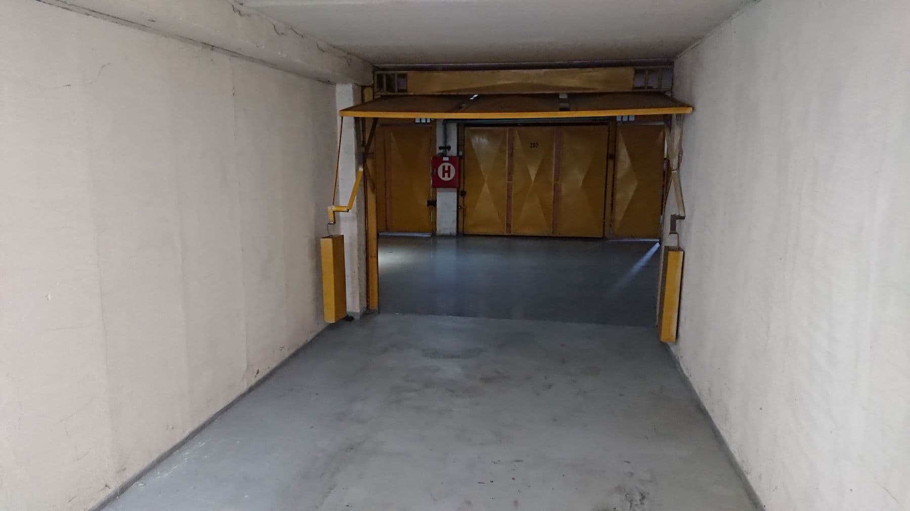 garage to rent, 19 m², Navigátorů, Prague, Prague garage to rent, 19 m², Navigátorů, Prague, Prague