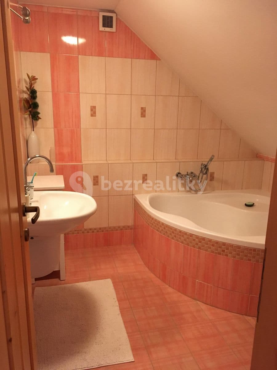 house to rent, 131 m², Nelahozeves, Středočeský Region house to rent, 131 m², Nelahozeves, Středočeský Region