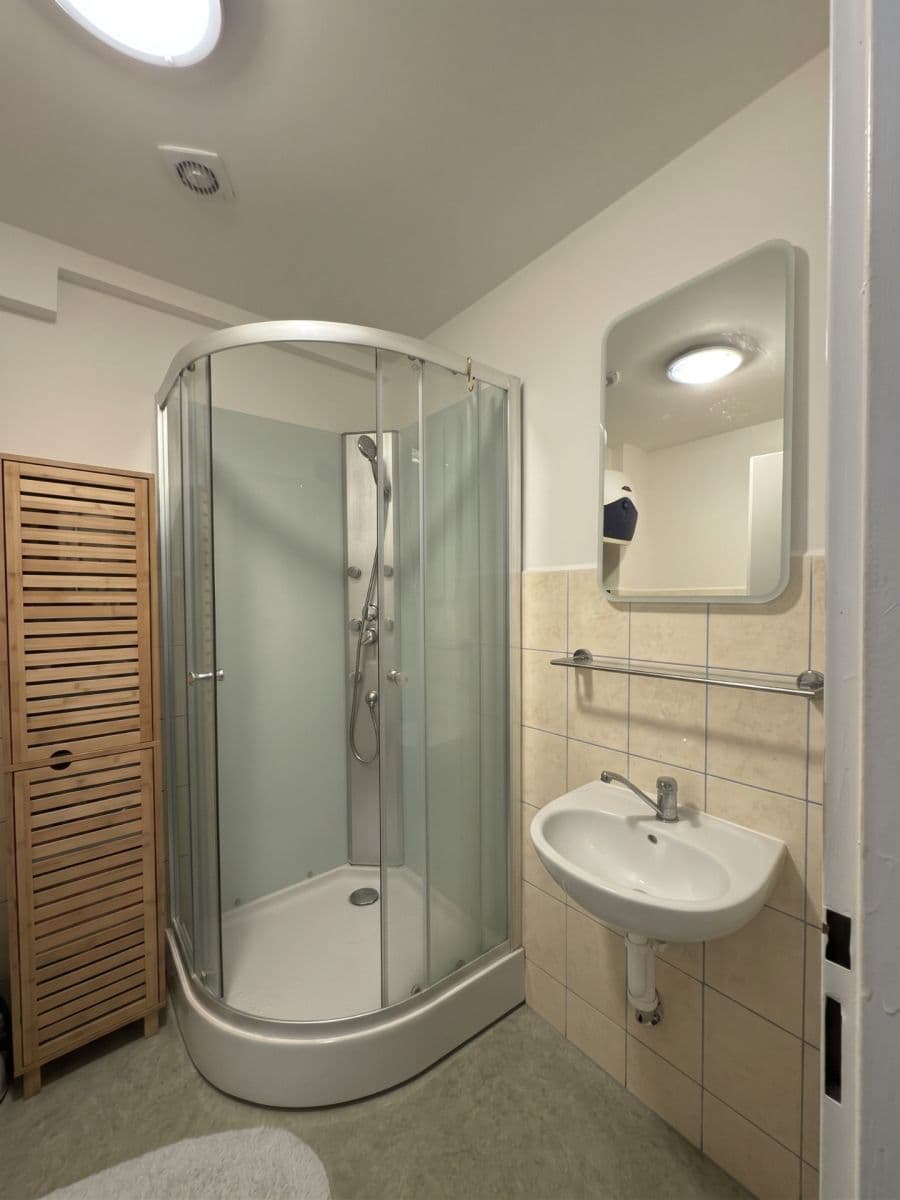 Studio flat to rent, 25 m², Zbynická, Prague, Prague Studio flat to rent, 25 m², Zbynická, Prague, Prague