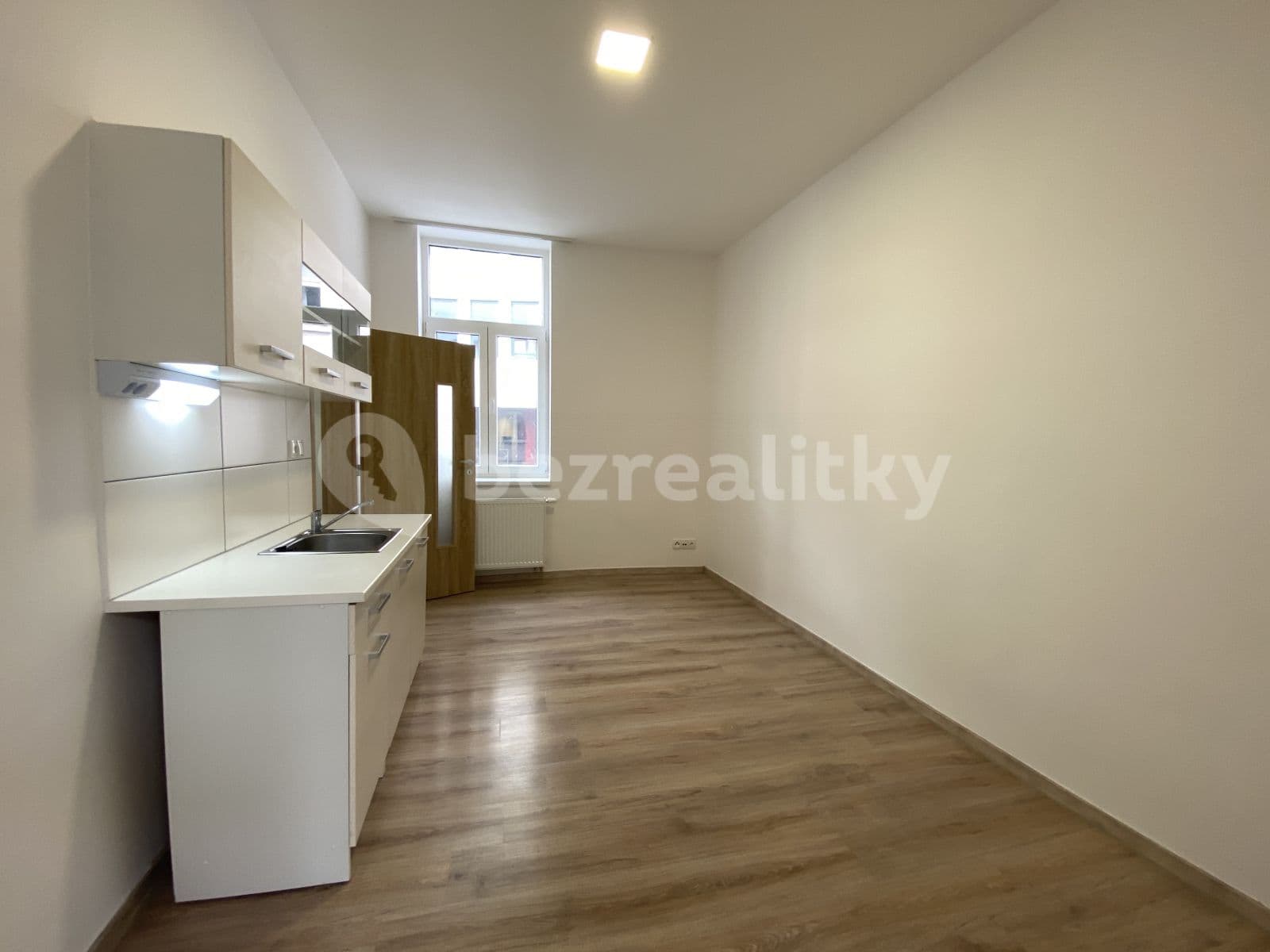 Studio flat to rent, 18 m², Riegrovo Náměstí, Poděbrady, Středočeský Region Studio flat to rent, 18 m², Riegrovo Náměstí, Poděbrady, Středočeský Region