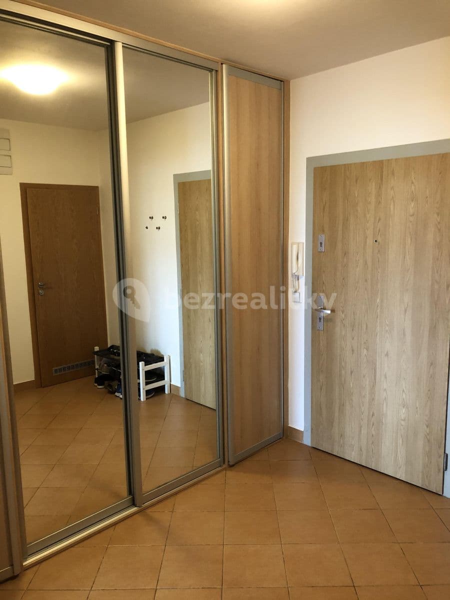 1 bedroom with open-plan kitchen flat to rent, 67 m², Osadní, Prague, Prague 1 bedroom with open-plan kitchen flat to rent, 67 m², Osadní, Prague, Prague