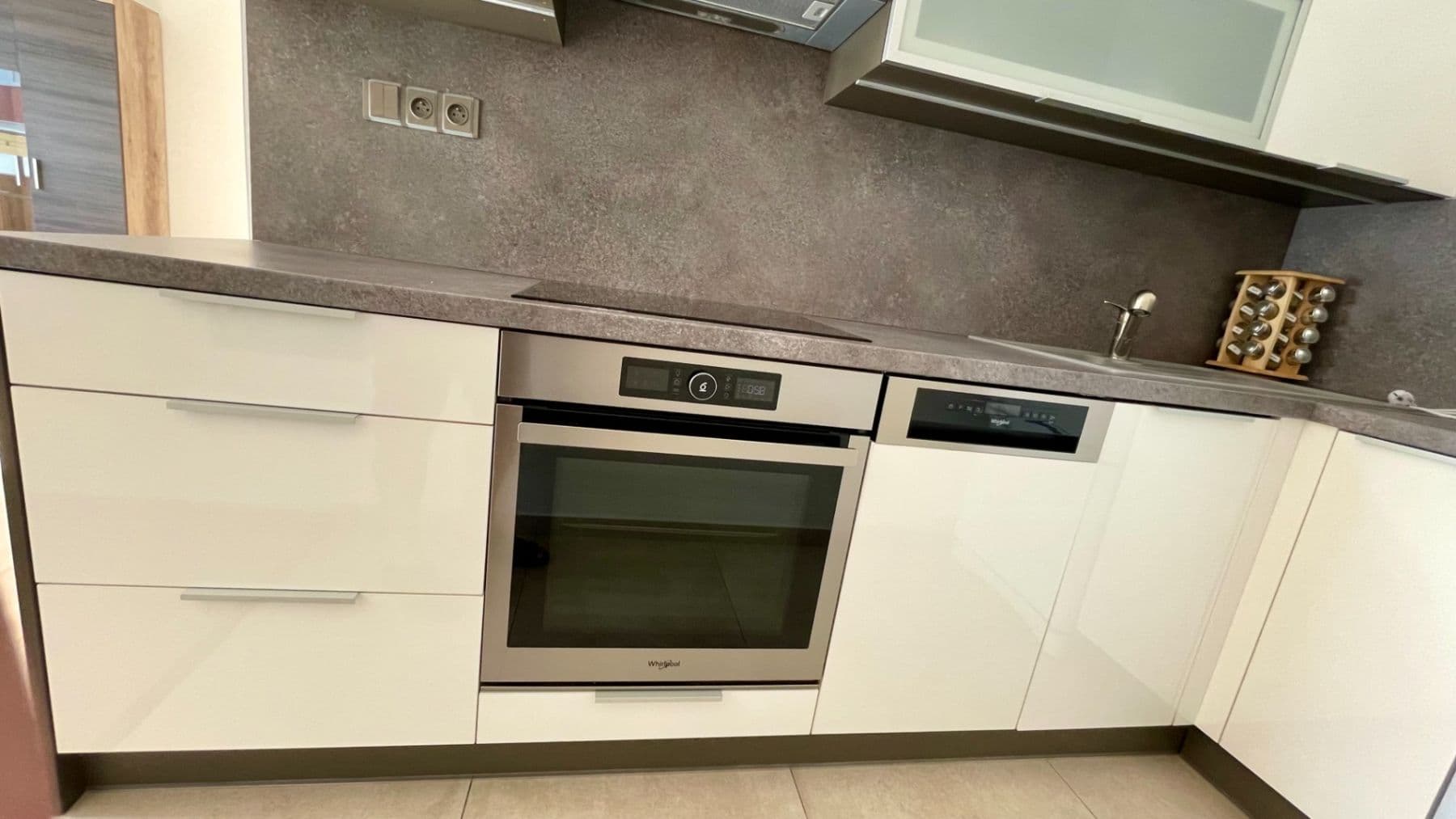 1 bedroom with open-plan kitchen flat to rent, 53 m², Brno, Jihomoravský Region 1 bedroom with open-plan kitchen flat to rent, 53 m², Brno, Jihomoravský Region