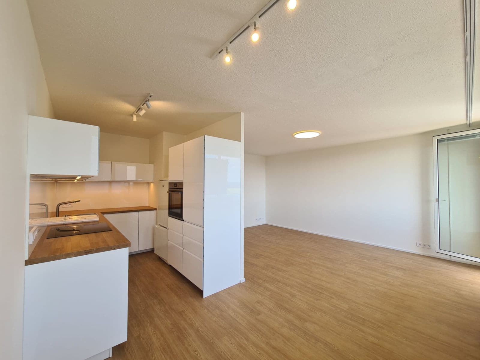 2 bedroom with open-plan kitchen flat to rent, 72 m², Frostova, Prague, Prague 2 bedroom with open-plan kitchen flat to rent, 72 m², Frostova, Prague, Prague