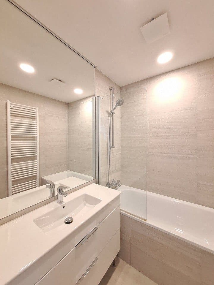 2 bedroom with open-plan kitchen flat to rent, 72 m², Frostova, Prague, Prague 2 bedroom with open-plan kitchen flat to rent, 72 m², Frostova, Prague, Prague