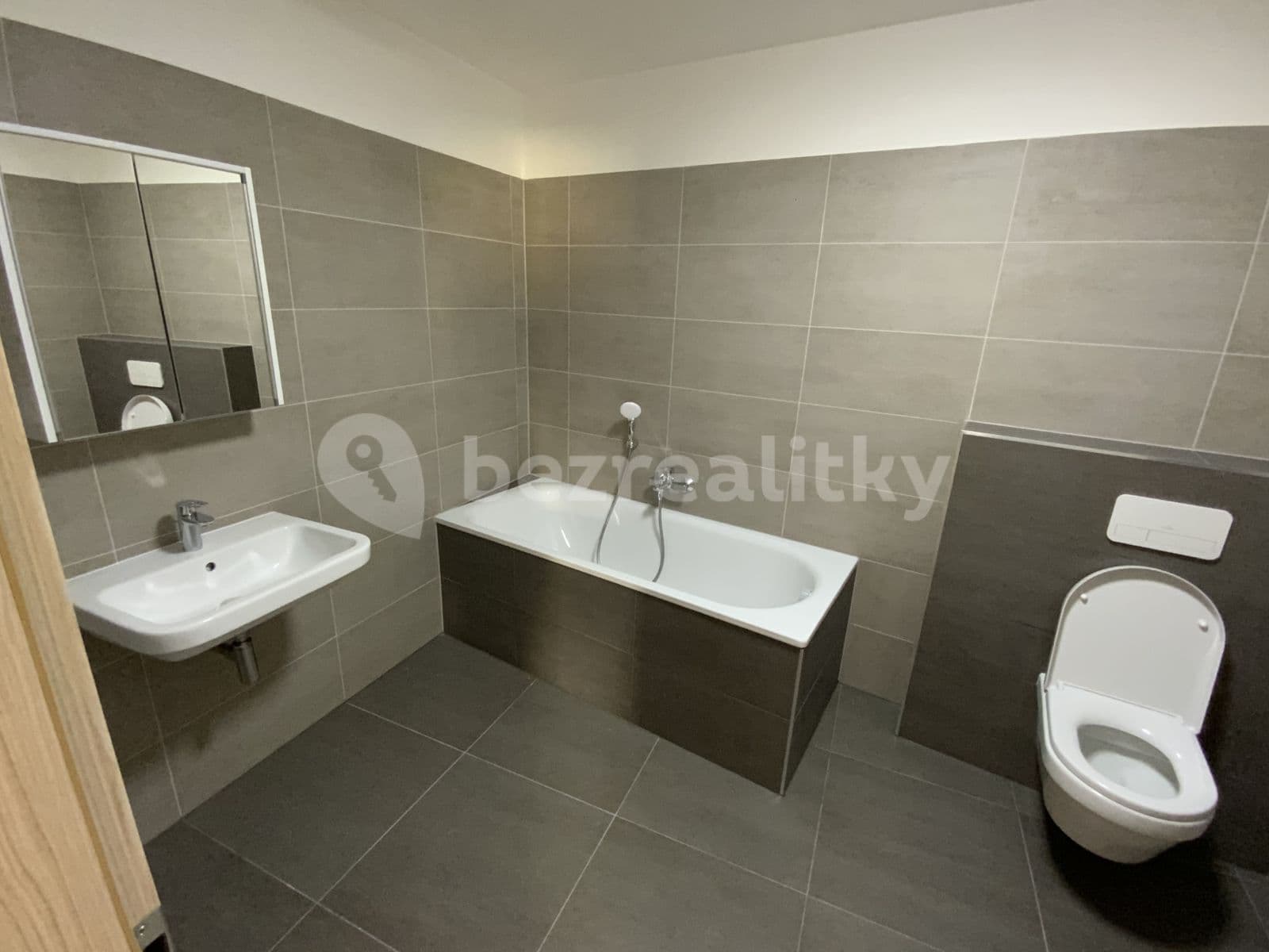 Studio flat to rent, 65 m², Masarykovo náměstí, Šlapanice, Jihomoravský Region Studio flat to rent, 65 m², Masarykovo náměstí, Šlapanice, Jihomoravský Region