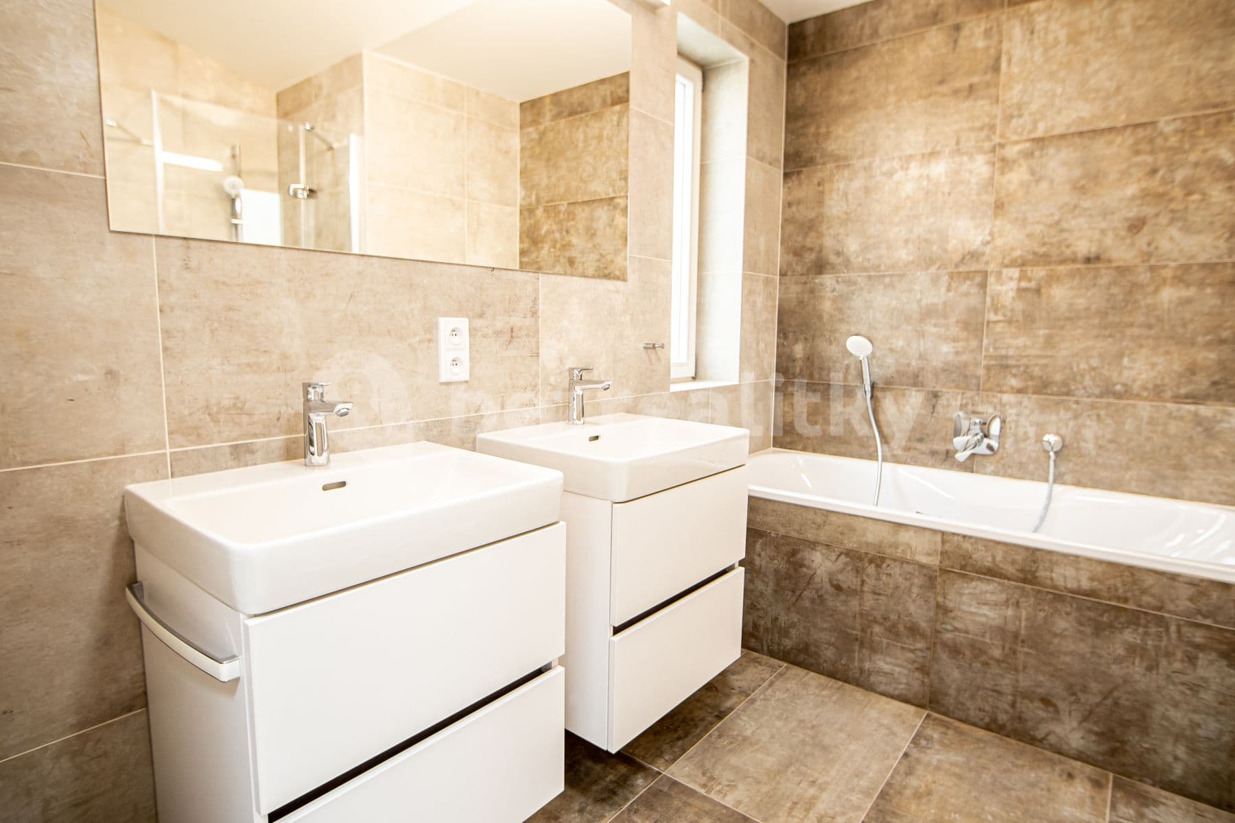 4 bedroom with open-plan kitchen flat to rent, 184 m², Lípová, Prague, Prague 4 bedroom with open-plan kitchen flat to rent, 184 m², Lípová, Prague, Prague