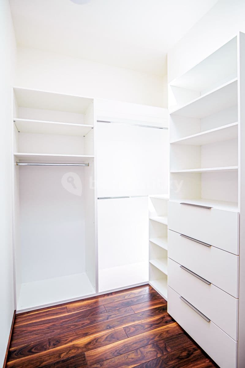 4 bedroom with open-plan kitchen flat to rent, 184 m², Lípová, Prague, Prague 4 bedroom with open-plan kitchen flat to rent, 184 m², Lípová, Prague, Prague