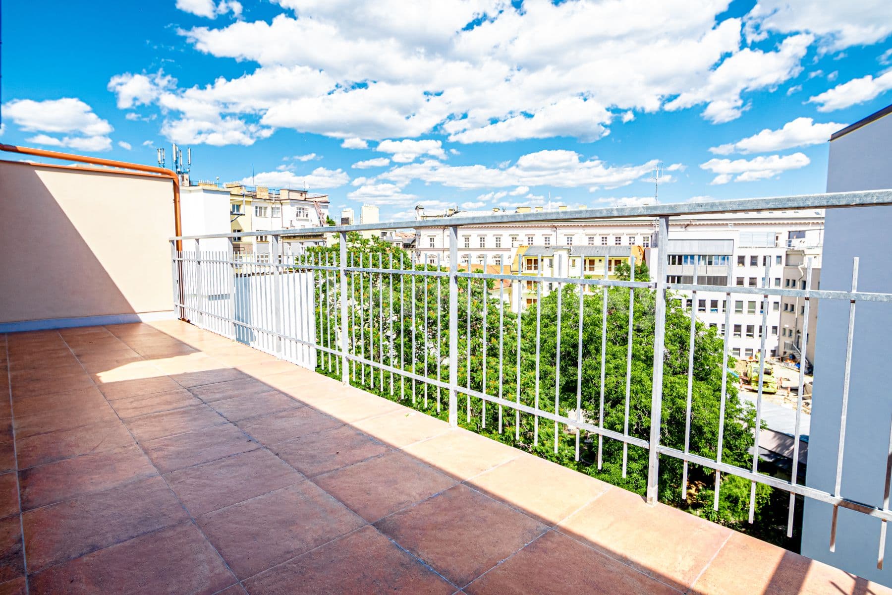 4 bedroom with open-plan kitchen flat to rent, 184 m², Lípová, Prague, Prague 4 bedroom with open-plan kitchen flat to rent, 184 m², Lípová, Prague, Prague