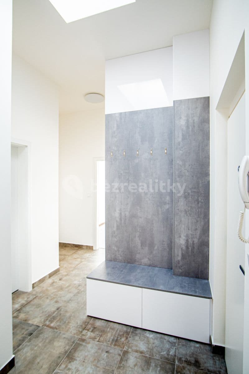 4 bedroom with open-plan kitchen flat to rent, 184 m², Lípová, Prague, Prague 4 bedroom with open-plan kitchen flat to rent, 184 m², Lípová, Prague, Prague