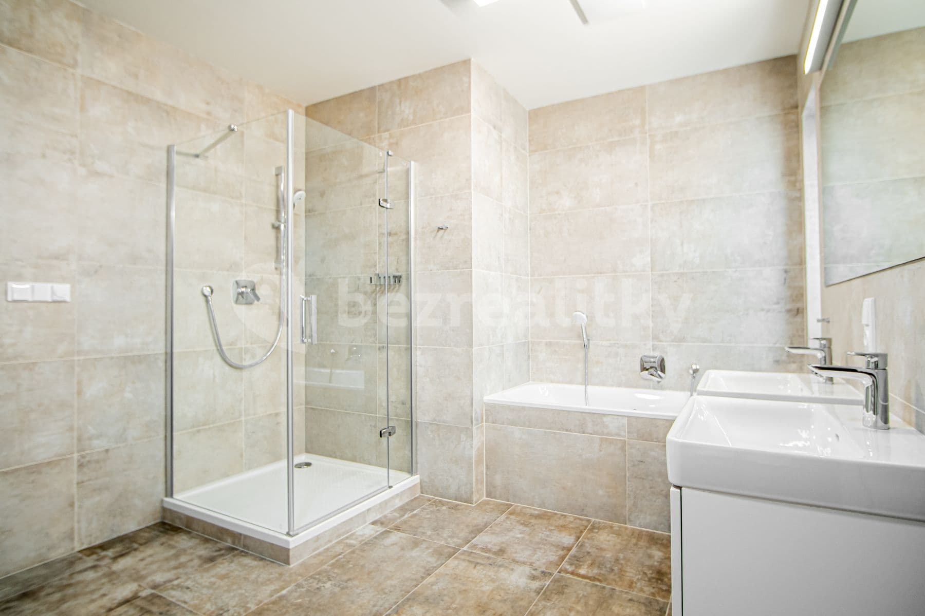 4 bedroom with open-plan kitchen flat to rent, 184 m², Lípová, Prague, Prague 4 bedroom with open-plan kitchen flat to rent, 184 m², Lípová, Prague, Prague