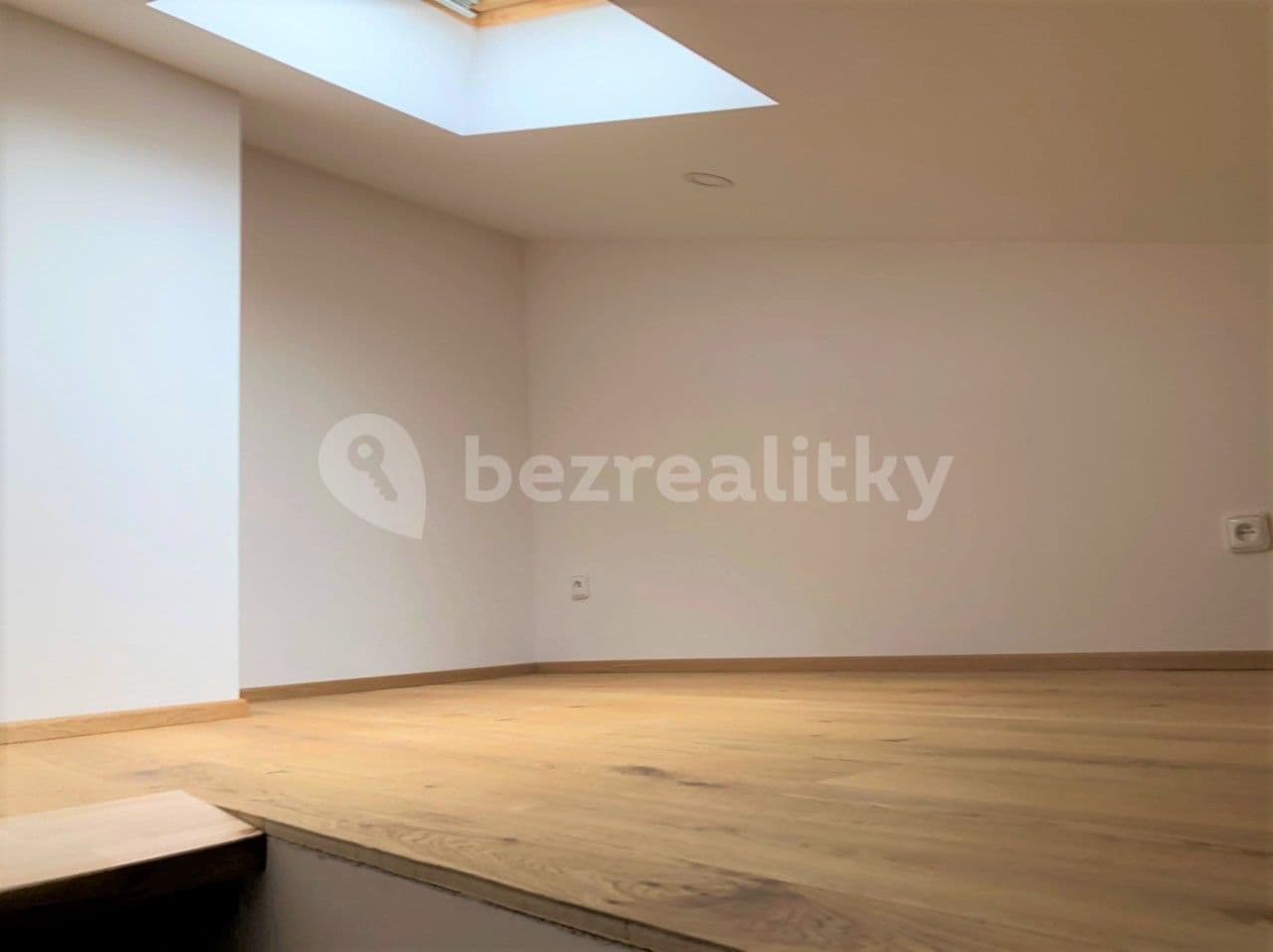 Small studio flat to rent, 33 m², Moskevská, Prague, Prague Small studio flat to rent, 33 m², Moskevská, Prague, Prague