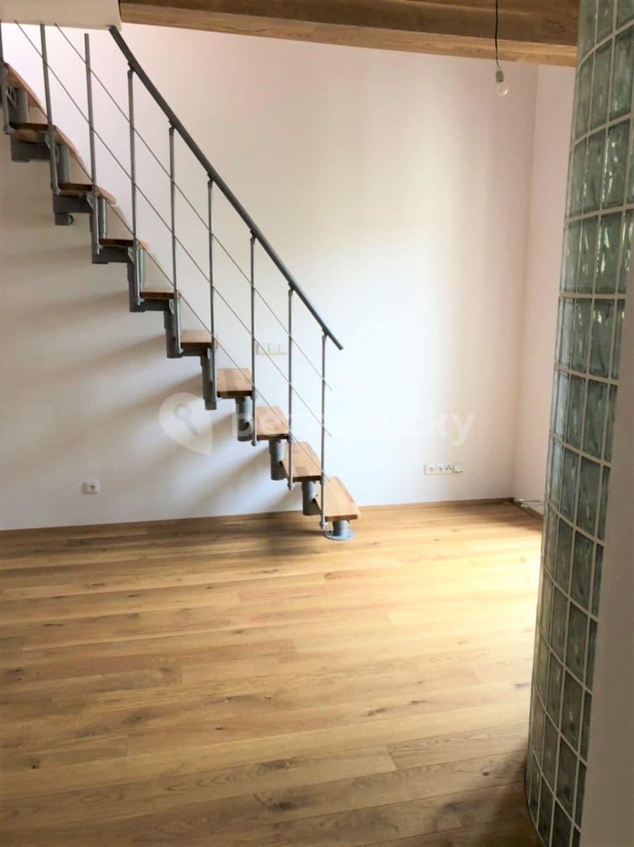 Small studio flat to rent, 33 m², Moskevská, Prague, Prague Small studio flat to rent, 33 m², Moskevská, Prague, Prague