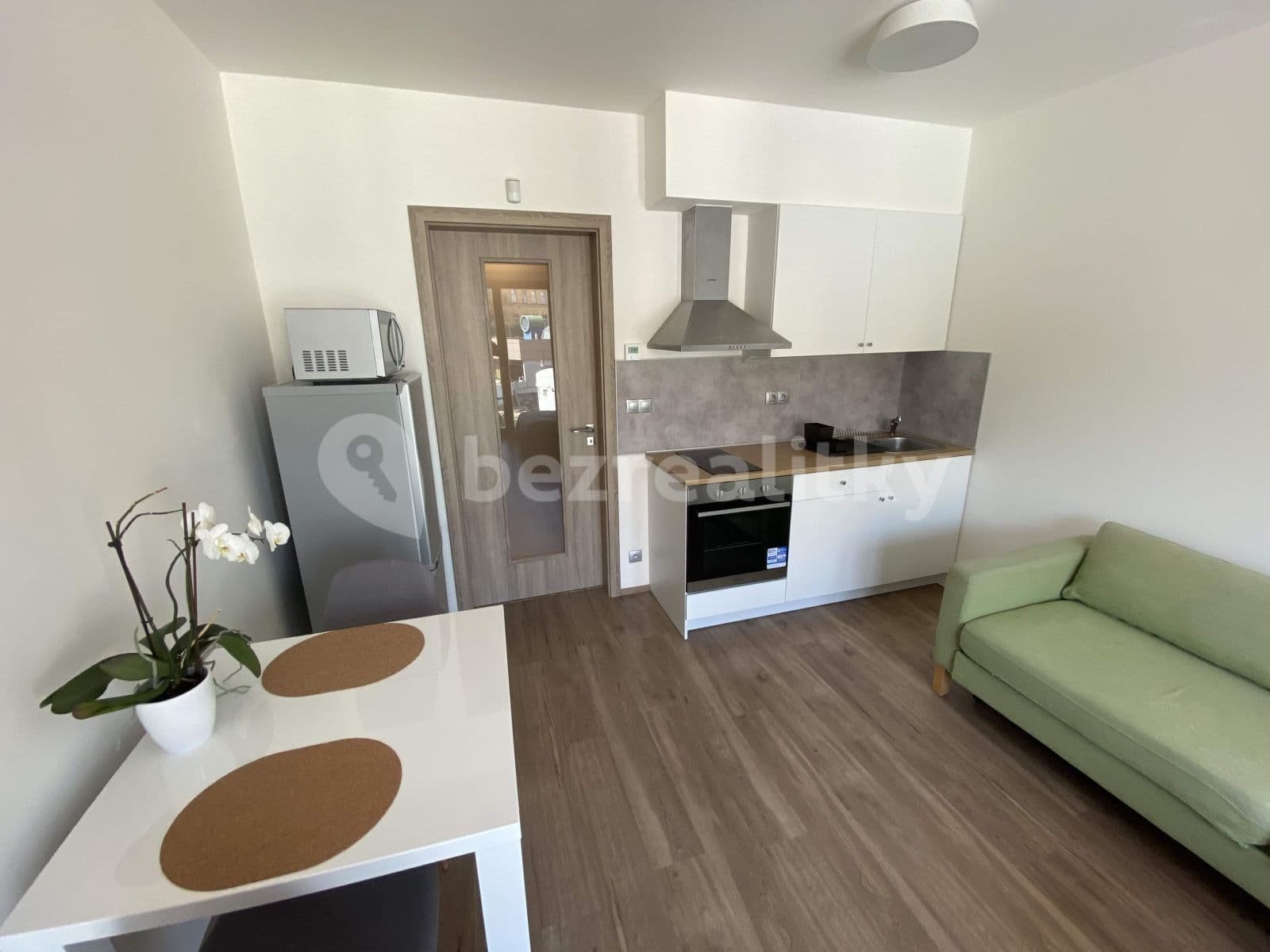 Studio flat to rent, 28 m², Bassova, Prague, Prague Studio flat to rent, 28 m², Bassova, Prague, Prague