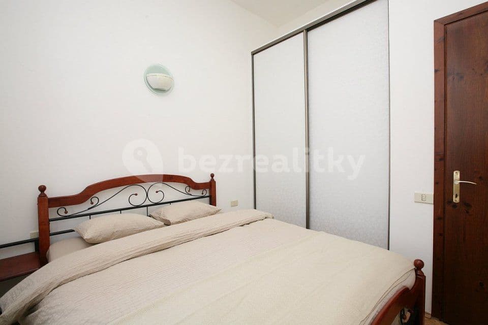 1 bedroom with open-plan kitchen flat to rent, 50 m², Korunní, Prague, Prague 1 bedroom with open-plan kitchen flat to rent, 50 m², Korunní, Prague, Prague