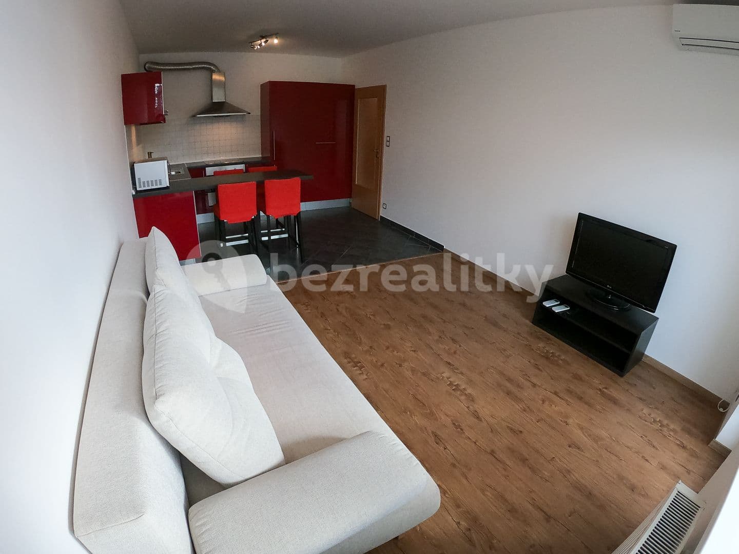 1 bedroom with open-plan kitchen flat to rent, 48 m², Podkovářská, Prague, Prague