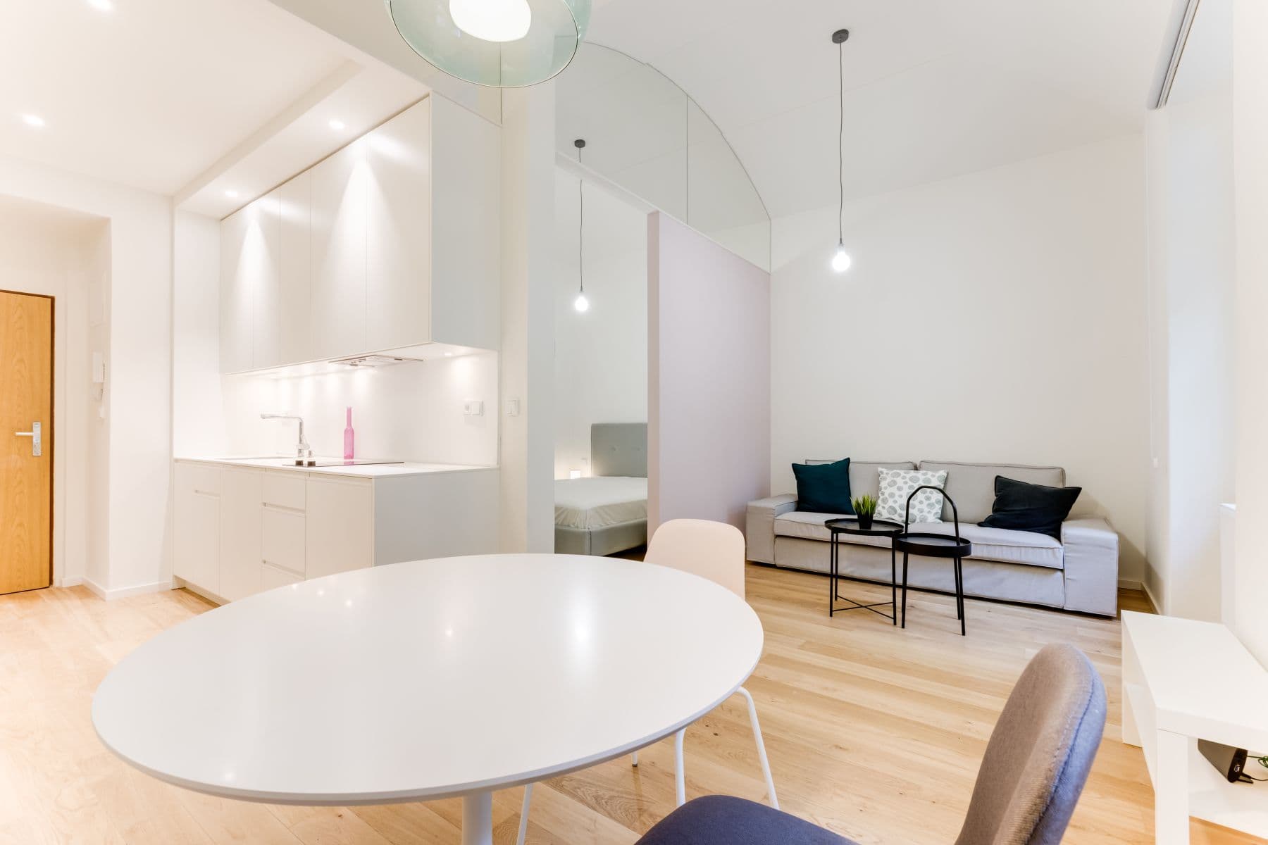 1 bedroom with open-plan kitchen flat to rent, 35 m², Pernerova, Prague, Prague 1 bedroom with open-plan kitchen flat to rent, 35 m², Pernerova, Prague, Prague