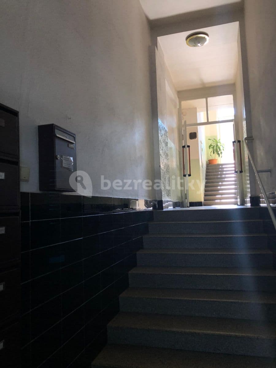 2 bedroom with open-plan kitchen flat to rent, 67 m², Podolská, Prague, Prague 2 bedroom with open-plan kitchen flat to rent, 67 m², Podolská, Prague, Prague