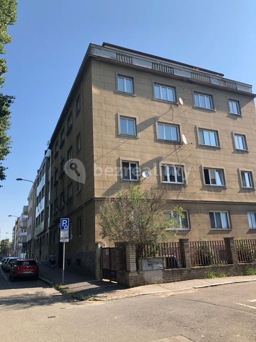 2 bedroom with open-plan kitchen flat to rent, 67 m², Podolská, Prague, Prague 2 bedroom with open-plan kitchen flat to rent, 67 m², Podolská, Prague, Prague