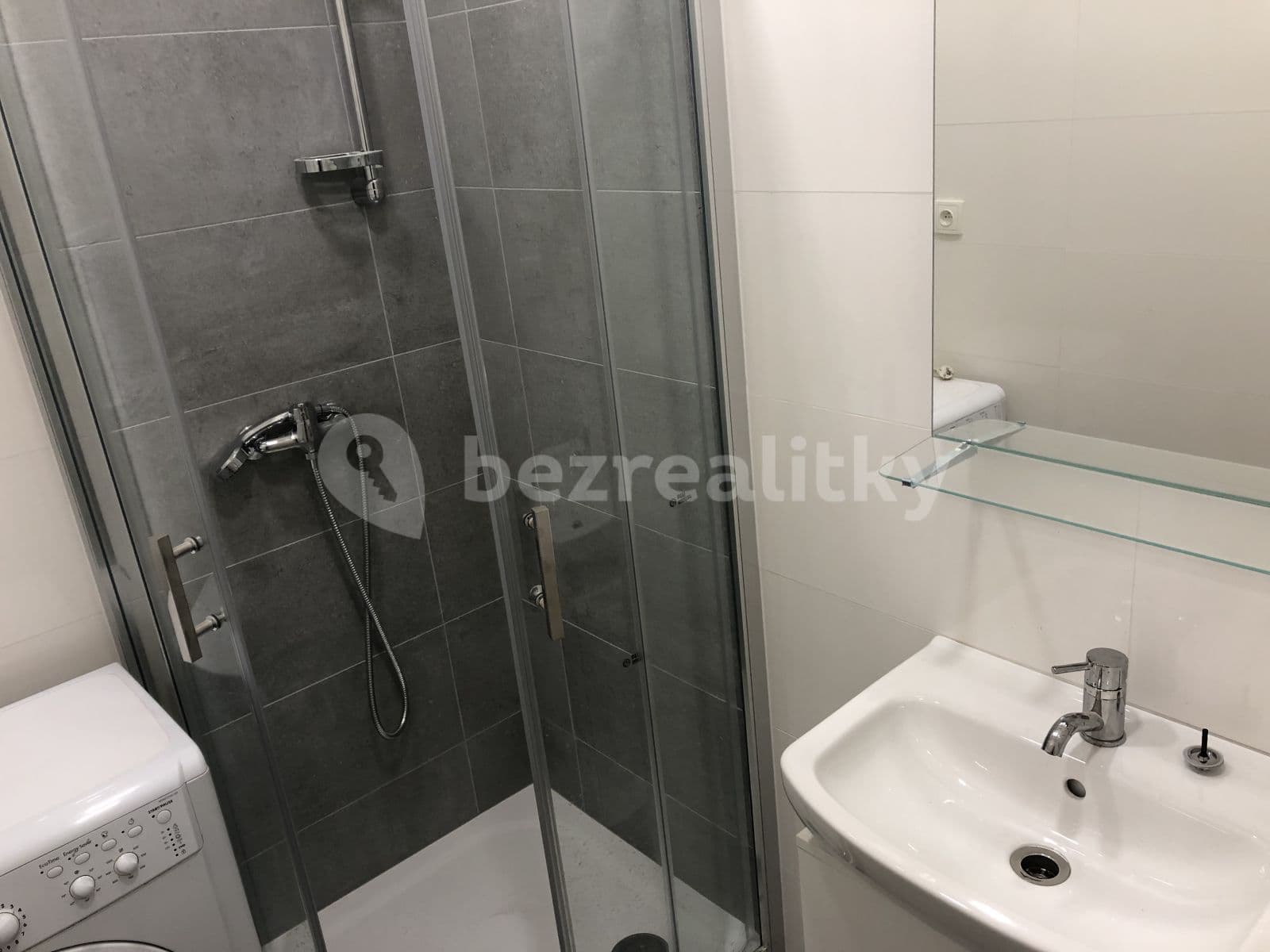 2 bedroom with open-plan kitchen flat to rent, 67 m², Podolská, Prague, Prague 2 bedroom with open-plan kitchen flat to rent, 67 m², Podolská, Prague, Prague