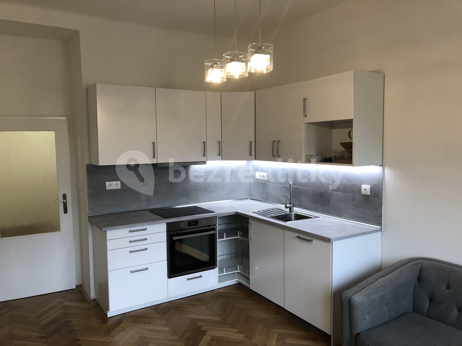2 bedroom with open-plan kitchen flat to rent, 67 m², Podolská, Prague, Prague 2 bedroom with open-plan kitchen flat to rent, 67 m², Podolská, Prague, Prague