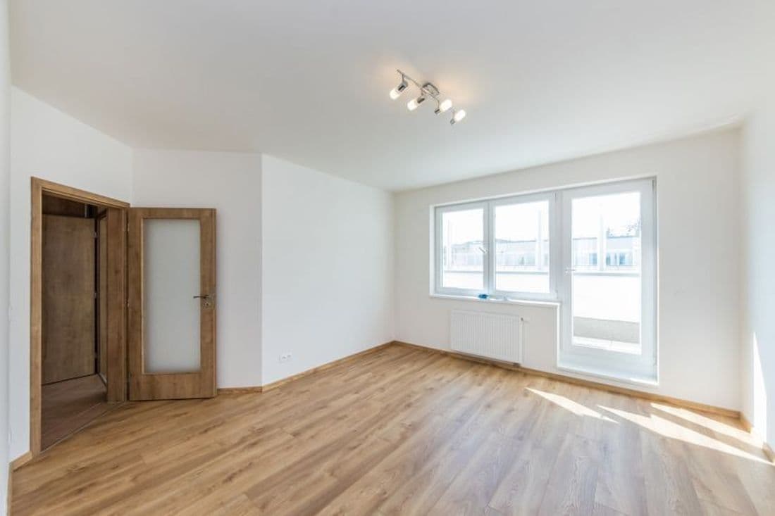1 bedroom with open-plan kitchen flat to rent, 49 m², U plynárny, Prague, Prague 1 bedroom with open-plan kitchen flat to rent, 49 m², U plynárny, Prague, Prague