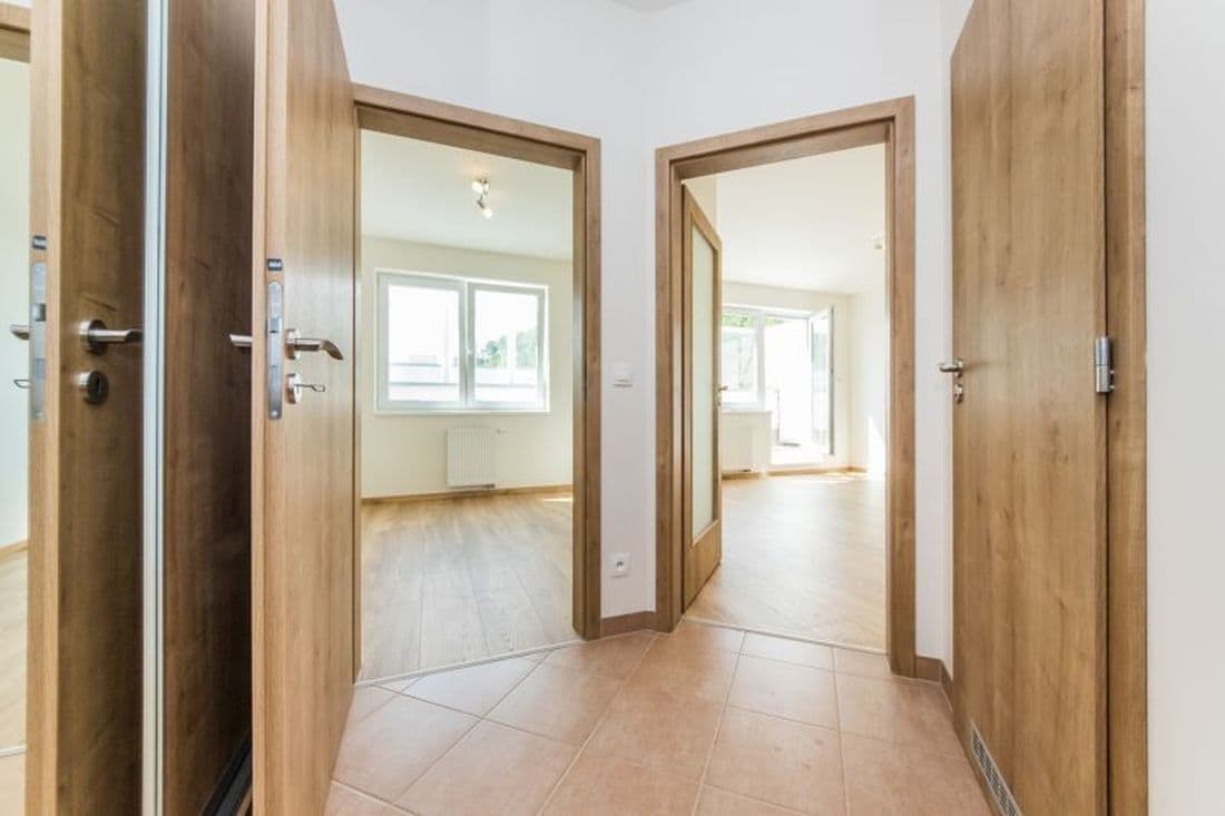 1 bedroom with open-plan kitchen flat to rent, 49 m², U plynárny, Prague, Prague 1 bedroom with open-plan kitchen flat to rent, 49 m², U plynárny, Prague, Prague