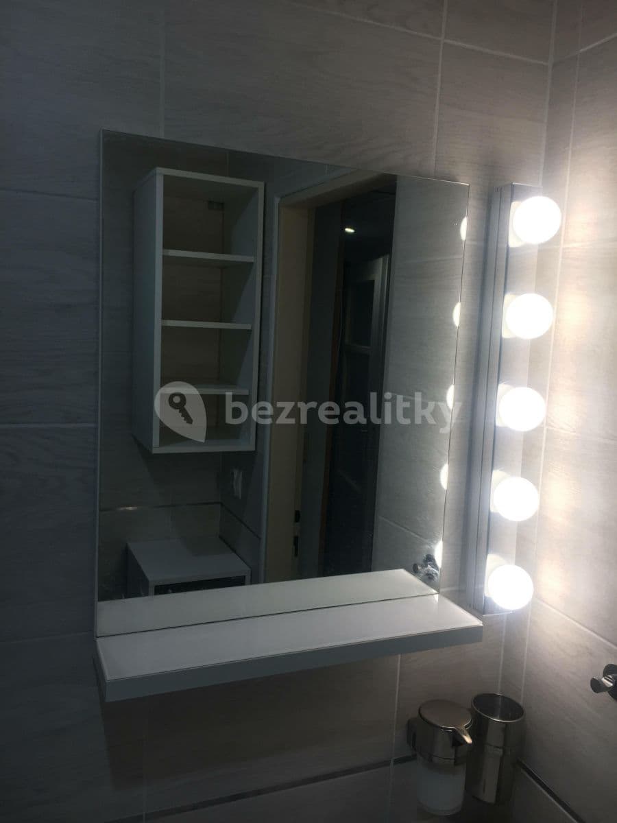 1 bedroom with open-plan kitchen flat to rent, 62 m², Na Vlnovce, Ústí nad Labem, Ústecký Region 1 bedroom with open-plan kitchen flat to rent, 62 m², Na Vlnovce, Ústí nad Labem, Ústecký Region