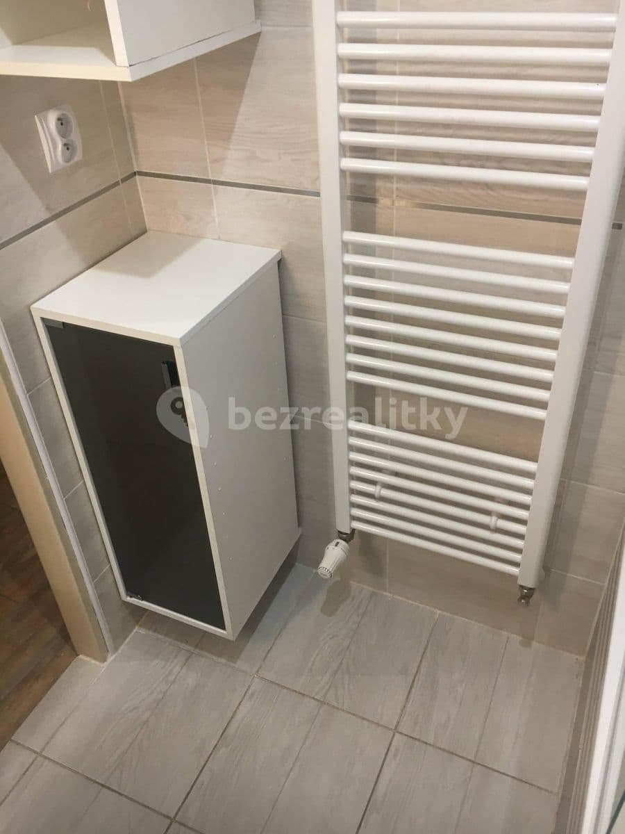 1 bedroom with open-plan kitchen flat to rent, 62 m², Na Vlnovce, Ústí nad Labem, Ústecký Region 1 bedroom with open-plan kitchen flat to rent, 62 m², Na Vlnovce, Ústí nad Labem, Ústecký Region