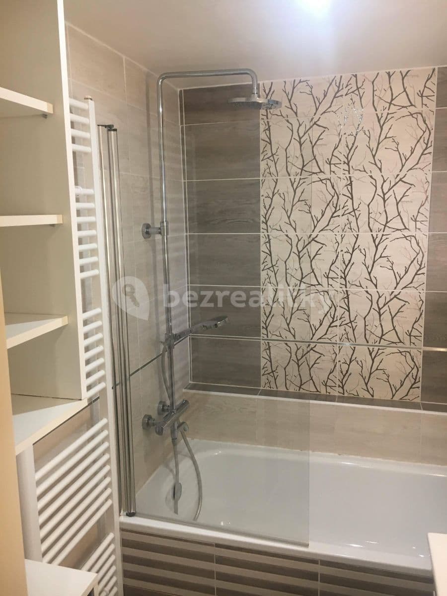 1 bedroom with open-plan kitchen flat to rent, 62 m², Na Vlnovce, Ústí nad Labem, Ústecký Region 1 bedroom with open-plan kitchen flat to rent, 62 m², Na Vlnovce, Ústí nad Labem, Ústecký Region