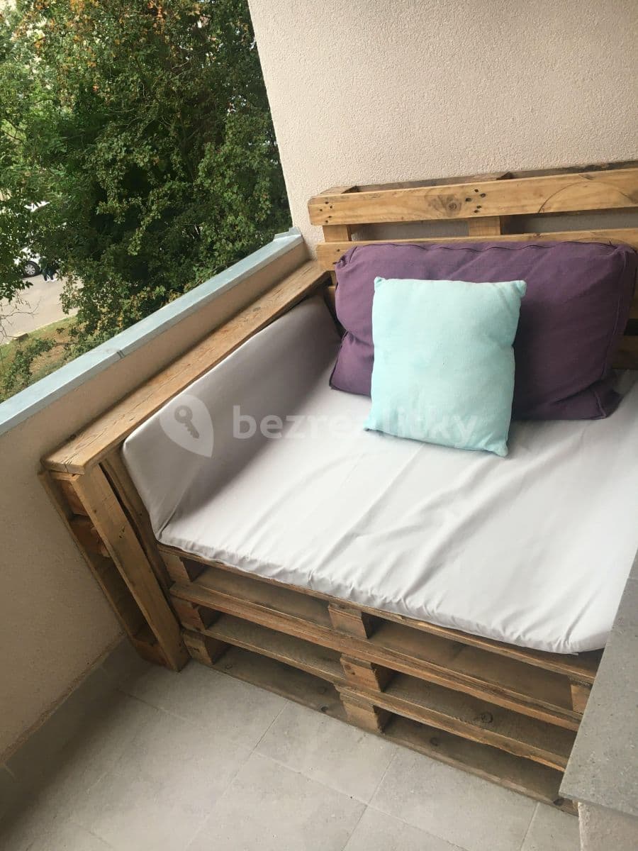 1 bedroom with open-plan kitchen flat to rent, 62 m², Na Vlnovce, Ústí nad Labem, Ústecký Region 1 bedroom with open-plan kitchen flat to rent, 62 m², Na Vlnovce, Ústí nad Labem, Ústecký Region