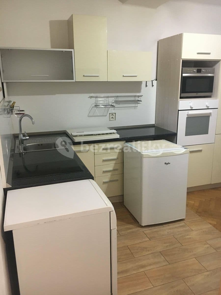 1 bedroom with open-plan kitchen flat to rent, 62 m², Na Vlnovce, Ústí nad Labem, Ústecký Region 1 bedroom with open-plan kitchen flat to rent, 62 m², Na Vlnovce, Ústí nad Labem, Ústecký Region