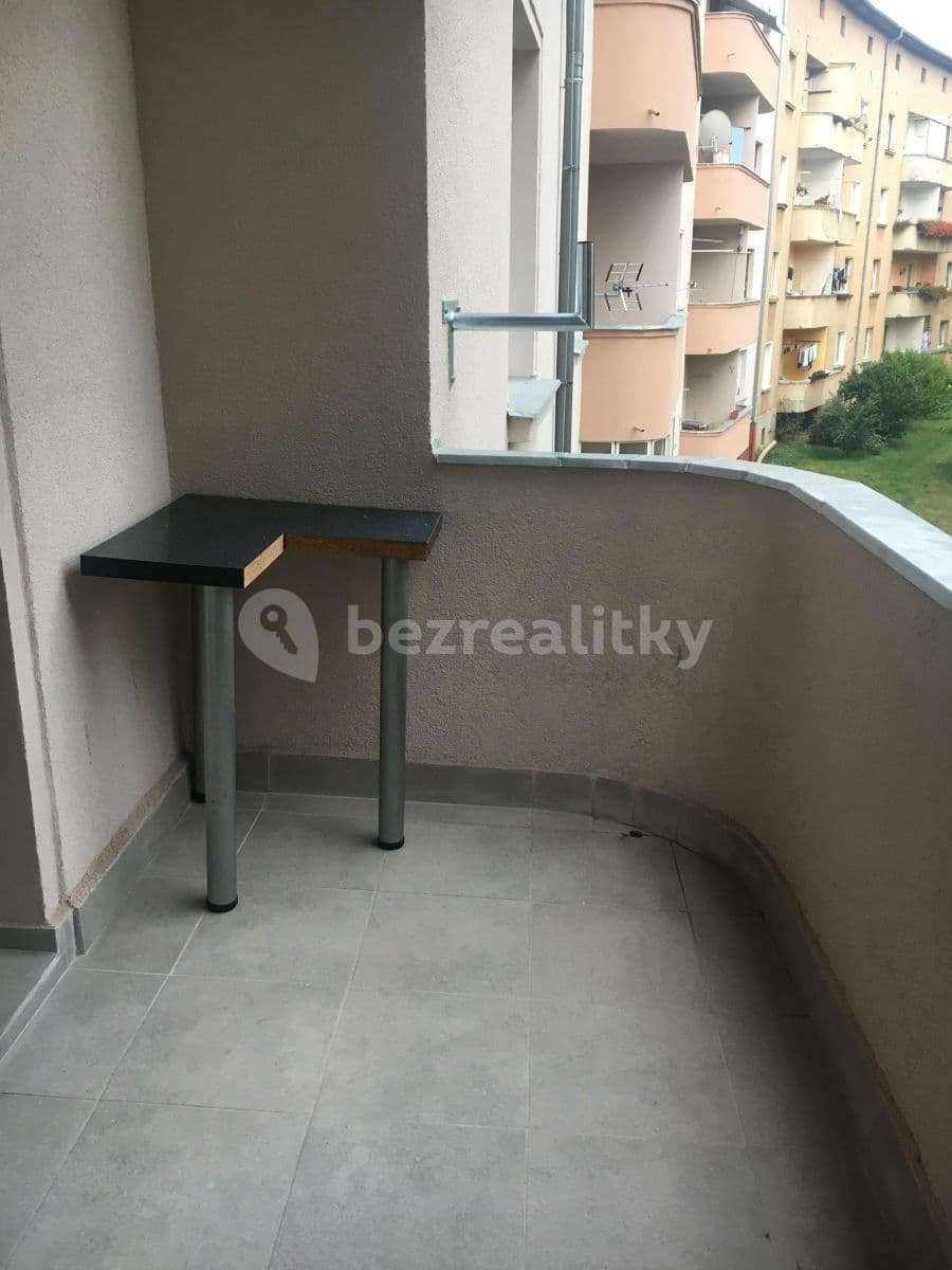 1 bedroom with open-plan kitchen flat to rent, 62 m², Na Vlnovce, Ústí nad Labem, Ústecký Region 1 bedroom with open-plan kitchen flat to rent, 62 m², Na Vlnovce, Ústí nad Labem, Ústecký Region