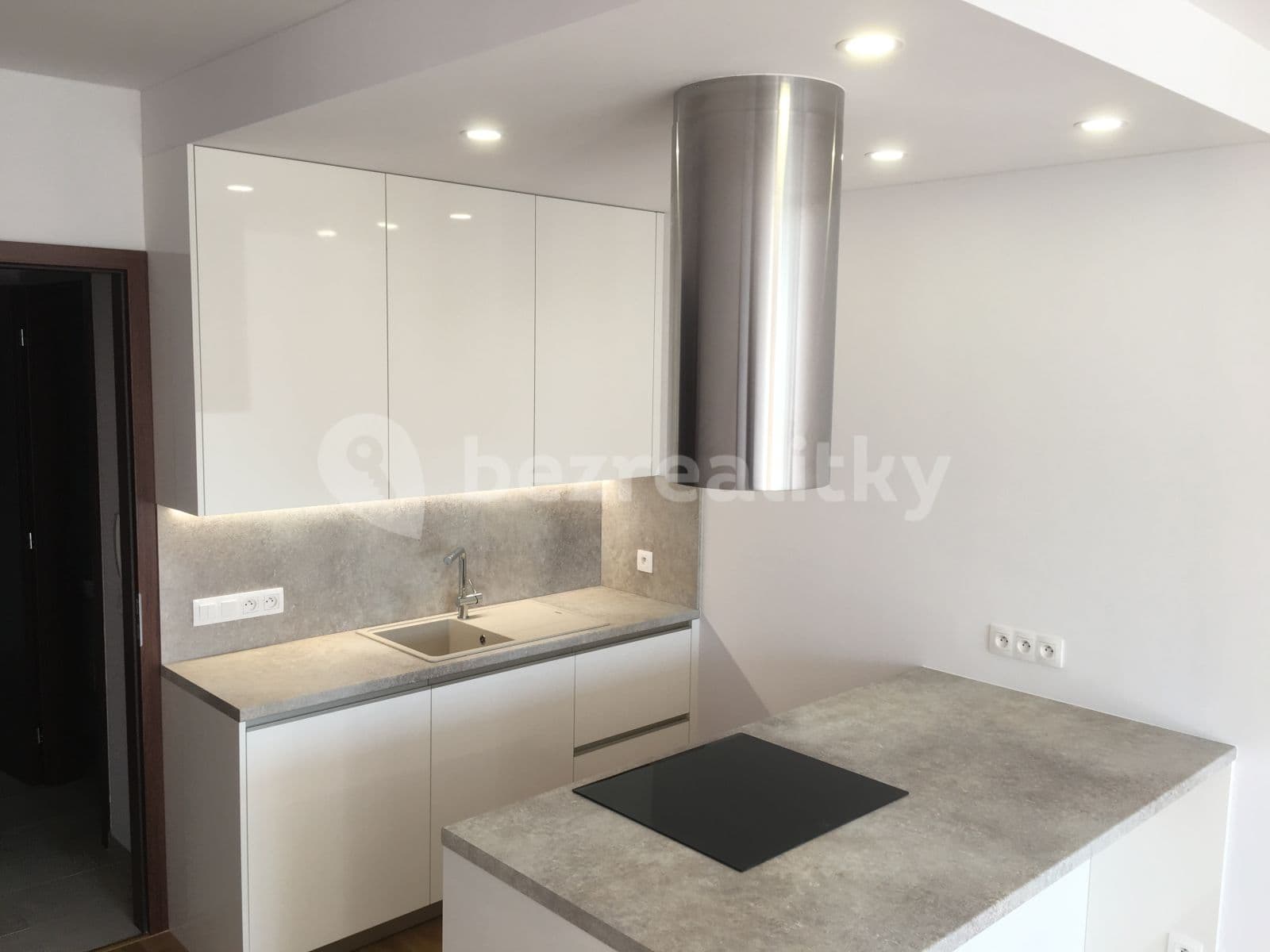 1 bedroom with open-plan kitchen flat to rent, 60 m², Hadovitá, Prague, Prague 1 bedroom with open-plan kitchen flat to rent, 60 m², Hadovitá, Prague, Prague