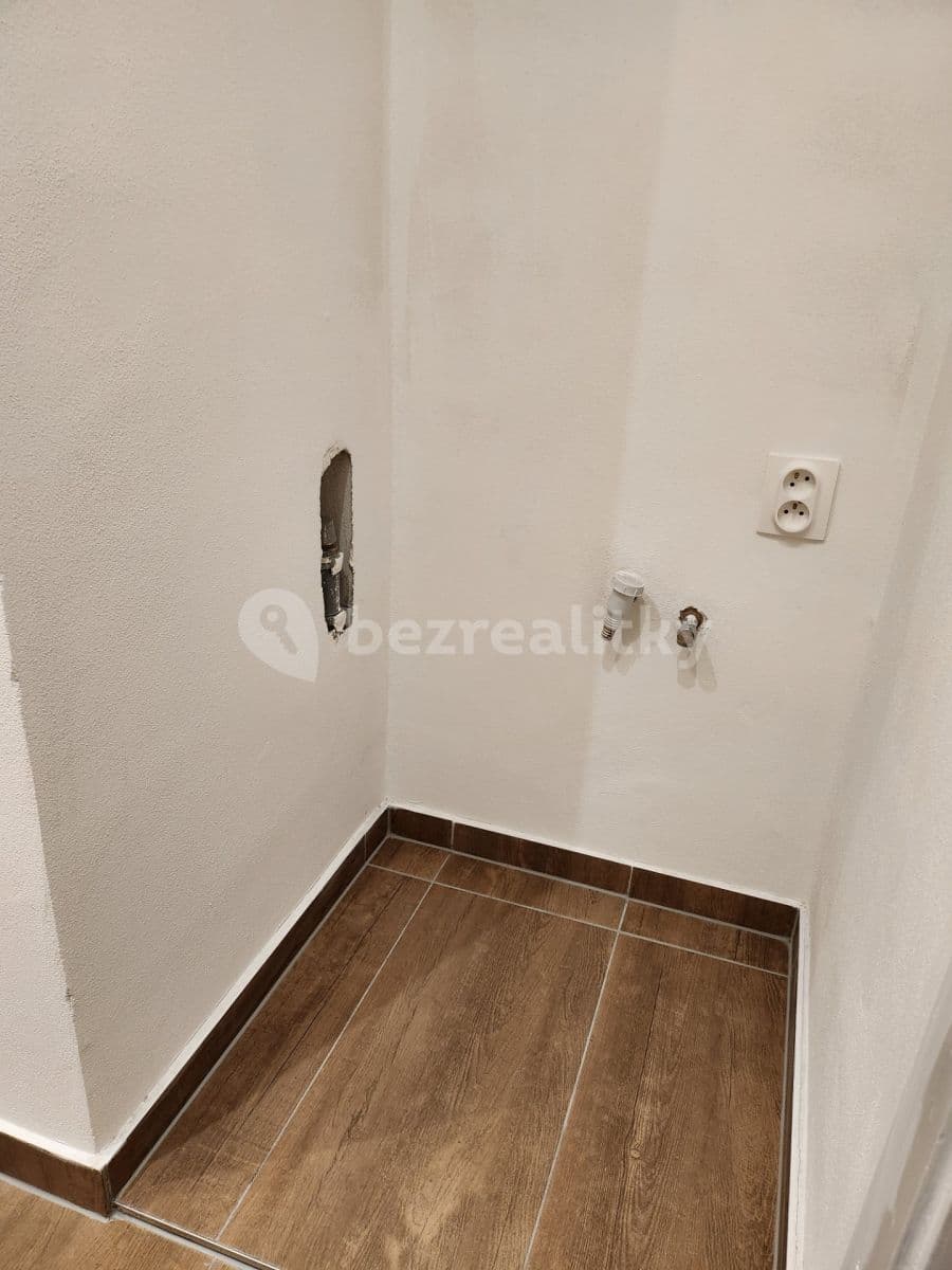 1 bedroom with open-plan kitchen flat to rent, 65 m², Gorkého, Říčany, Středočeský Region 1 bedroom with open-plan kitchen flat to rent, 65 m², Gorkého, Říčany, Středočeský Region