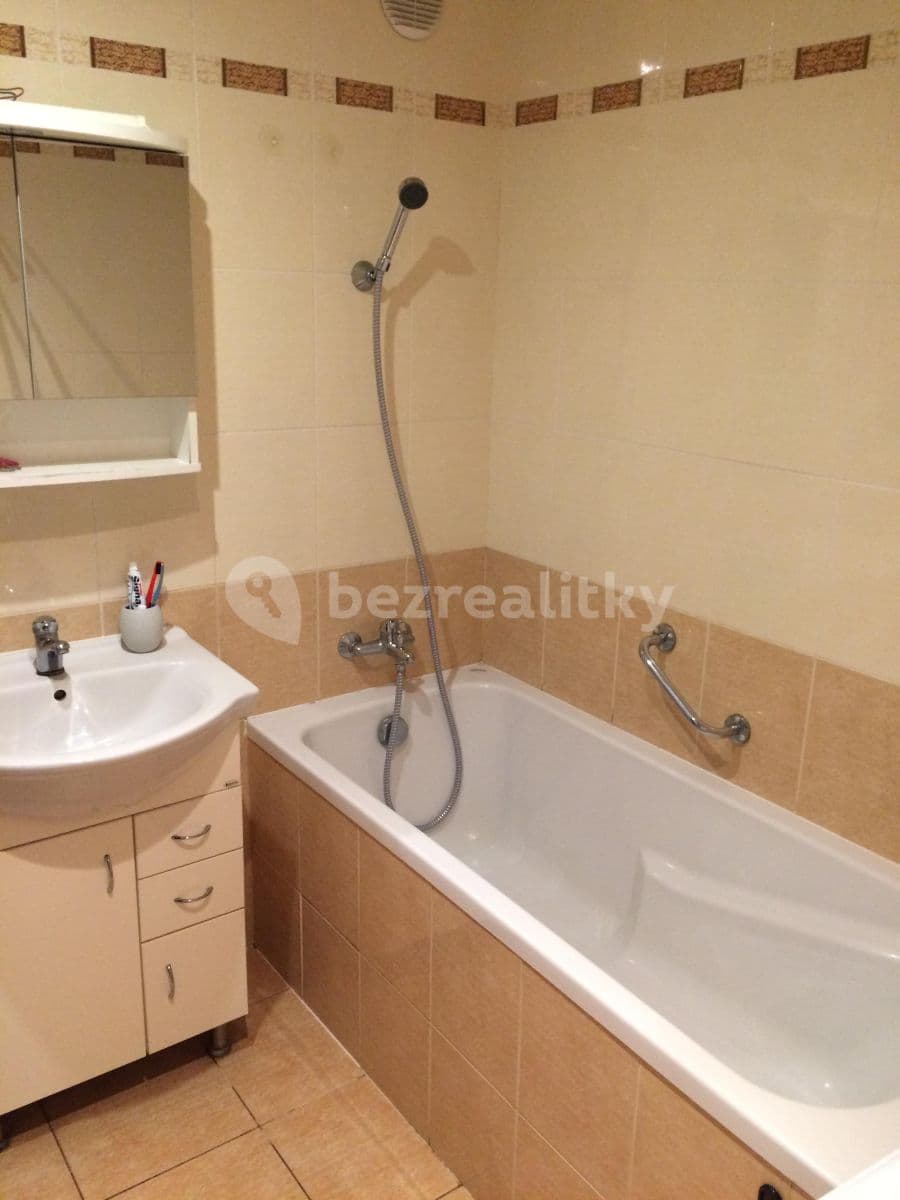 3 bedroom flat to rent, 80 m², Bellušova, Prague, Prague 3 bedroom flat to rent, 80 m², Bellušova, Prague, Prague