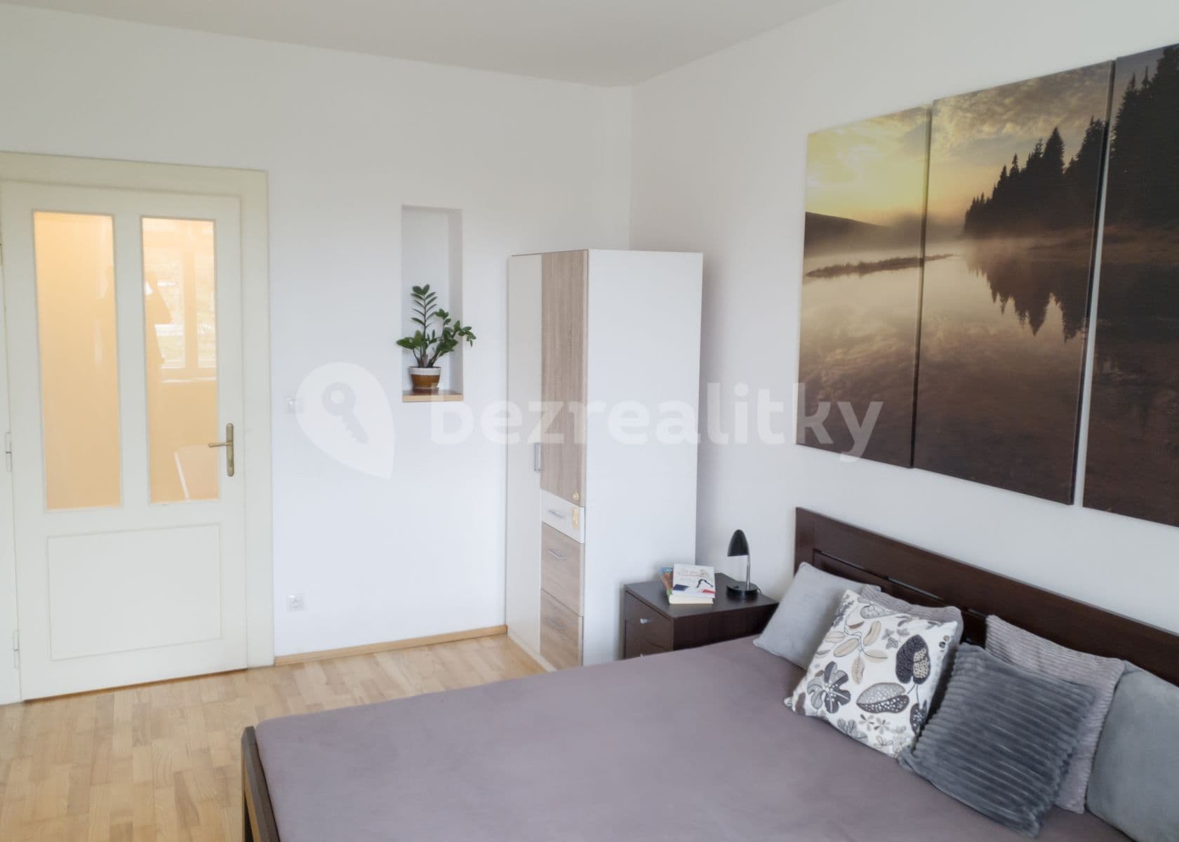 1 bedroom with open-plan kitchen flat to rent, 43 m², Čestmírova, Prague, Prague 1 bedroom with open-plan kitchen flat to rent, 43 m², Čestmírova, Prague, Prague