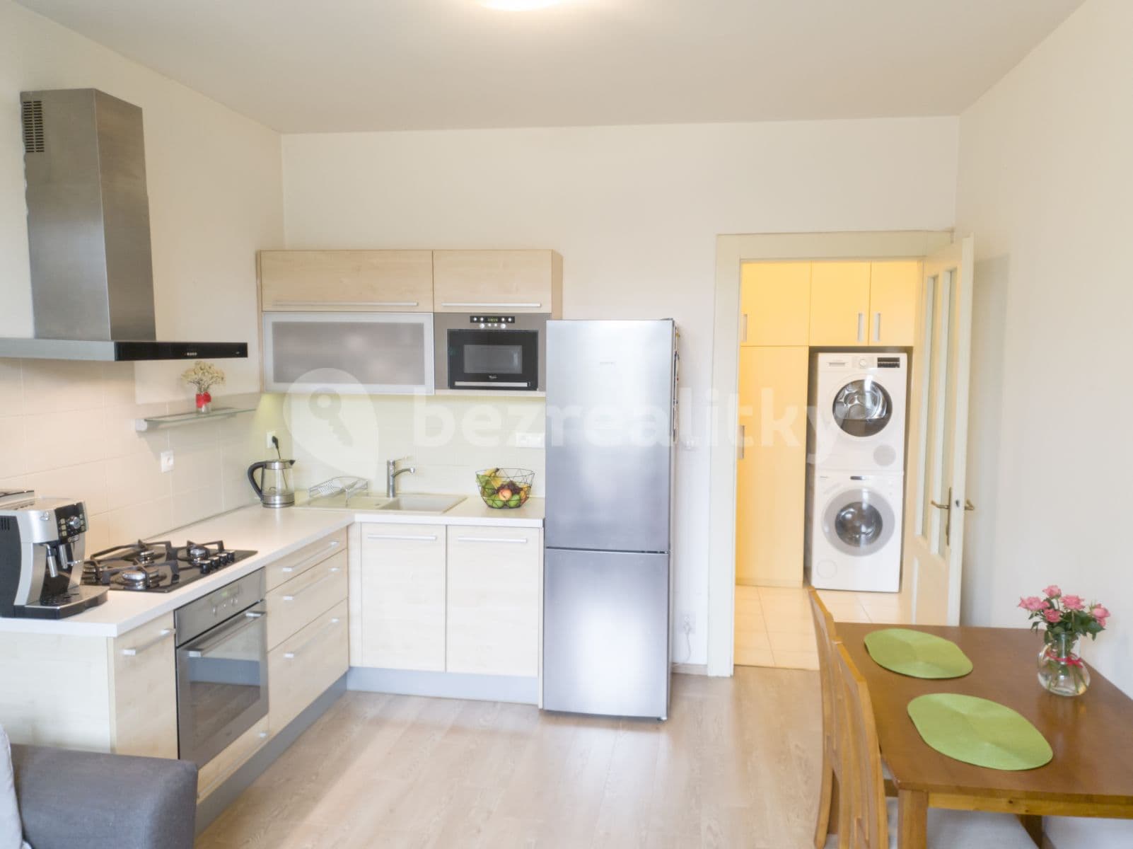 1 bedroom with open-plan kitchen flat to rent, 43 m², Čestmírova, Prague, Prague 1 bedroom with open-plan kitchen flat to rent, 43 m², Čestmírova, Prague, Prague