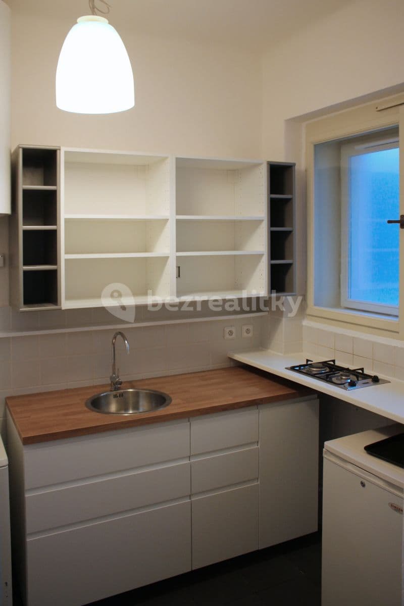 Studio flat to rent, 36 m², Radhošťská, Prague, Prague Studio flat to rent, 36 m², Radhošťská, Prague, Prague