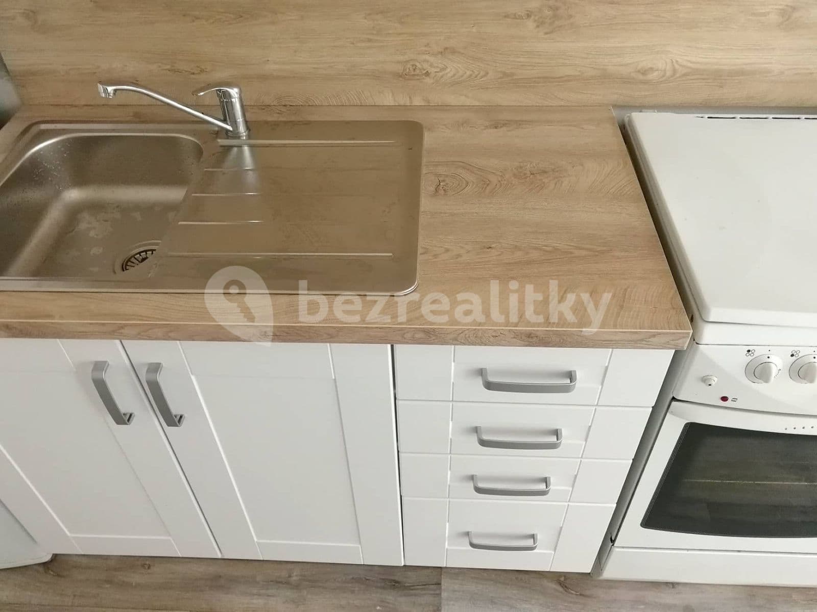 1 bedroom with open-plan kitchen flat to rent, 45 m², Štefánikovo Náměstí, Jihlava, Vysočina Region 1 bedroom with open-plan kitchen flat to rent, 45 m², Štefánikovo Náměstí, Jihlava, Vysočina Region