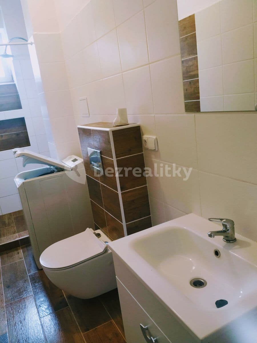 1 bedroom with open-plan kitchen flat to rent, 45 m², Štefánikovo Náměstí, Jihlava, Vysočina Region 1 bedroom with open-plan kitchen flat to rent, 45 m², Štefánikovo Náměstí, Jihlava, Vysočina Region