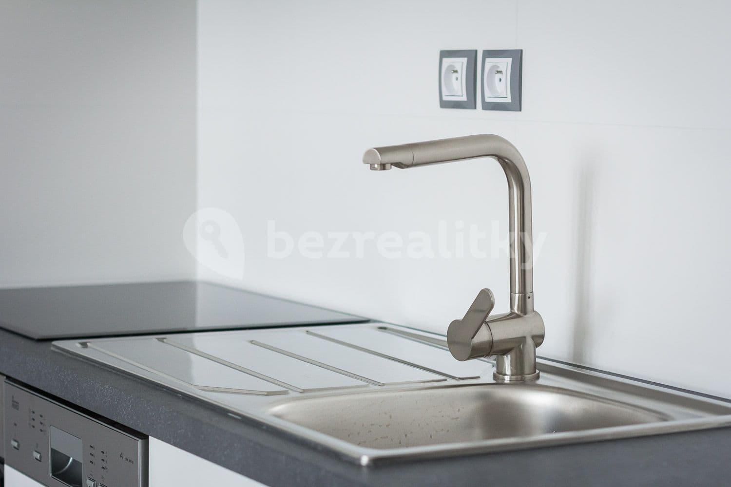 1 bedroom with open-plan kitchen flat to rent, 40 m², Podplukovníka Sochora, Prague, Prague 1 bedroom with open-plan kitchen flat to rent, 40 m², Podplukovníka Sochora, Prague, Prague