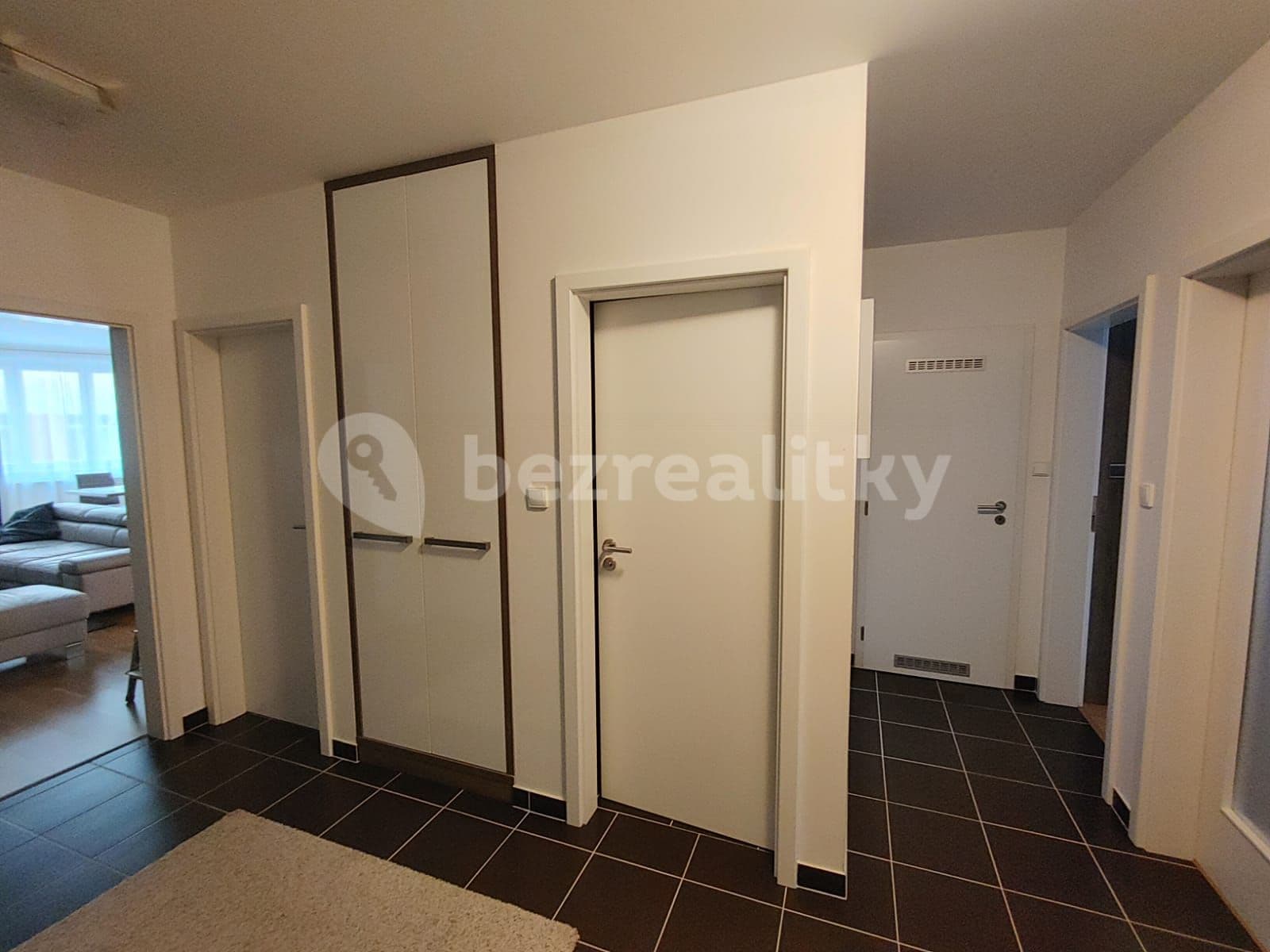 2 bedroom with open-plan kitchen flat to rent, 82 m², U Svobodárny, Prague, Prague 2 bedroom with open-plan kitchen flat to rent, 82 m², U Svobodárny, Prague, Prague