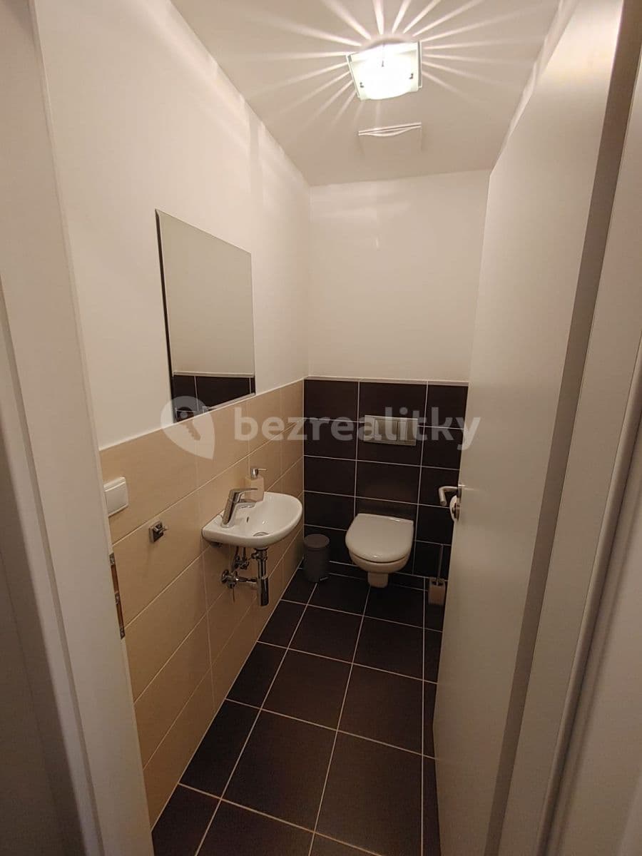 2 bedroom with open-plan kitchen flat to rent, 82 m², U Svobodárny, Prague, Prague 2 bedroom with open-plan kitchen flat to rent, 82 m², U Svobodárny, Prague, Prague