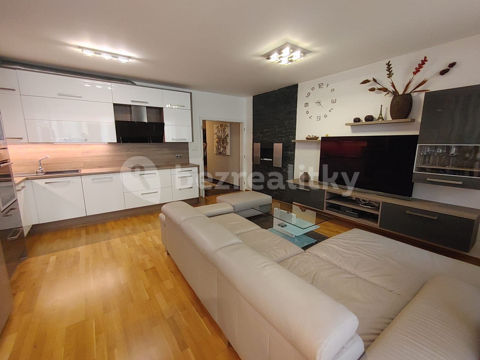 2 bedroom with open-plan kitchen flat to rent, 82 m², U Svobodárny, Prague, Prague 2 bedroom with open-plan kitchen flat to rent, 82 m², U Svobodárny, Prague, Prague